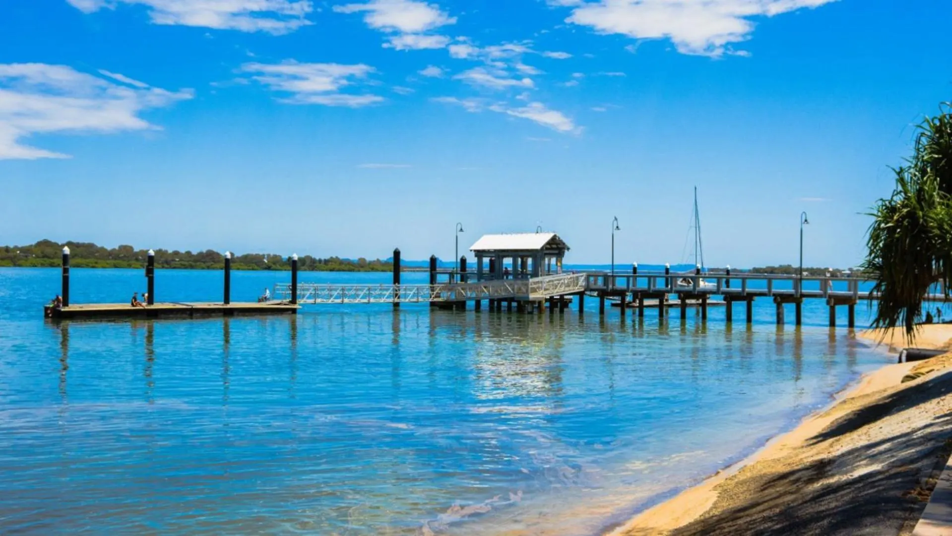 First Floor Unit Close To Shops, Park And Waterfront! Bongaree 0*,  Austrália