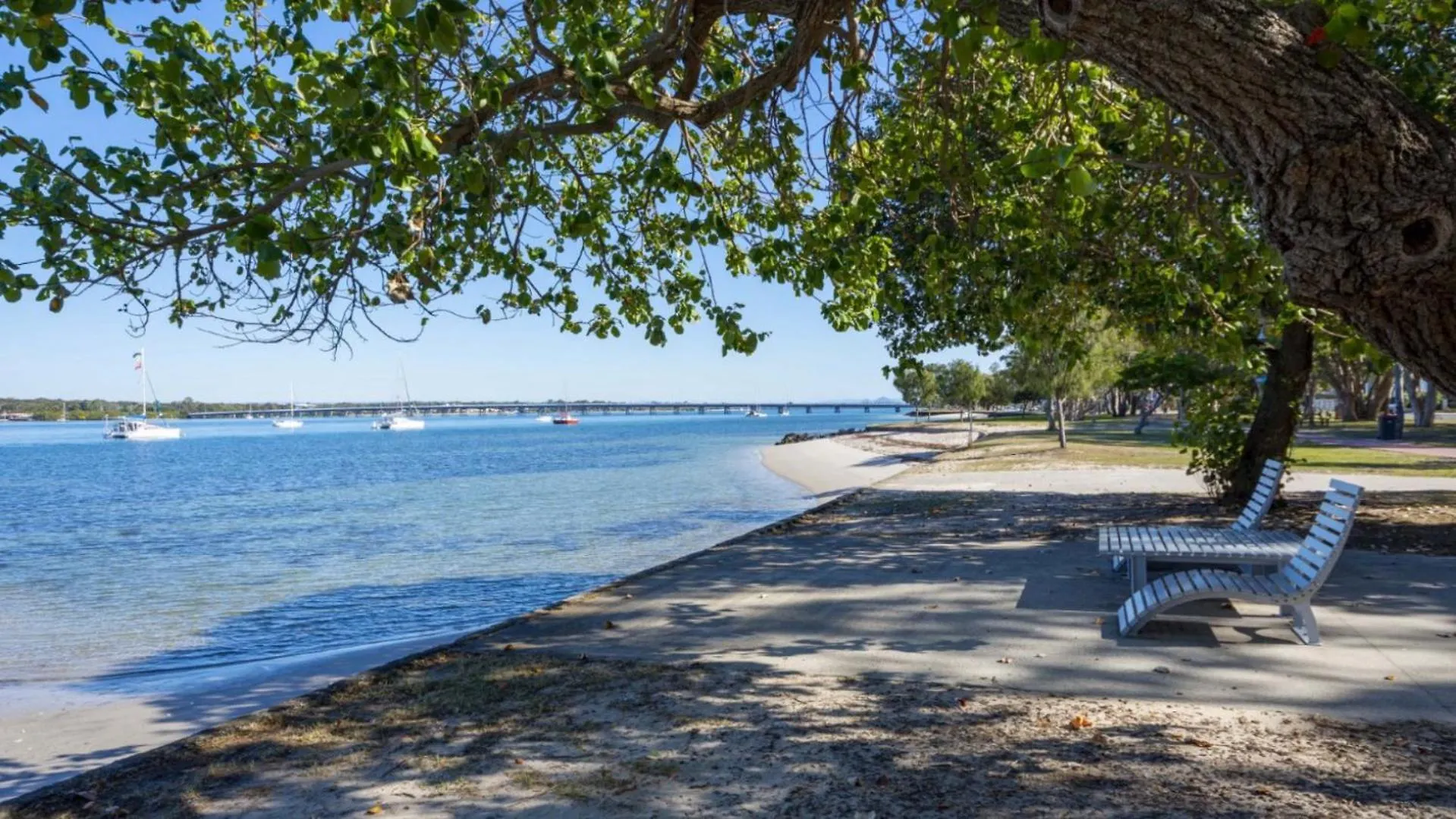 Casa de Férias First Floor Unit Close To Shops, Park And Waterfront! Bongaree