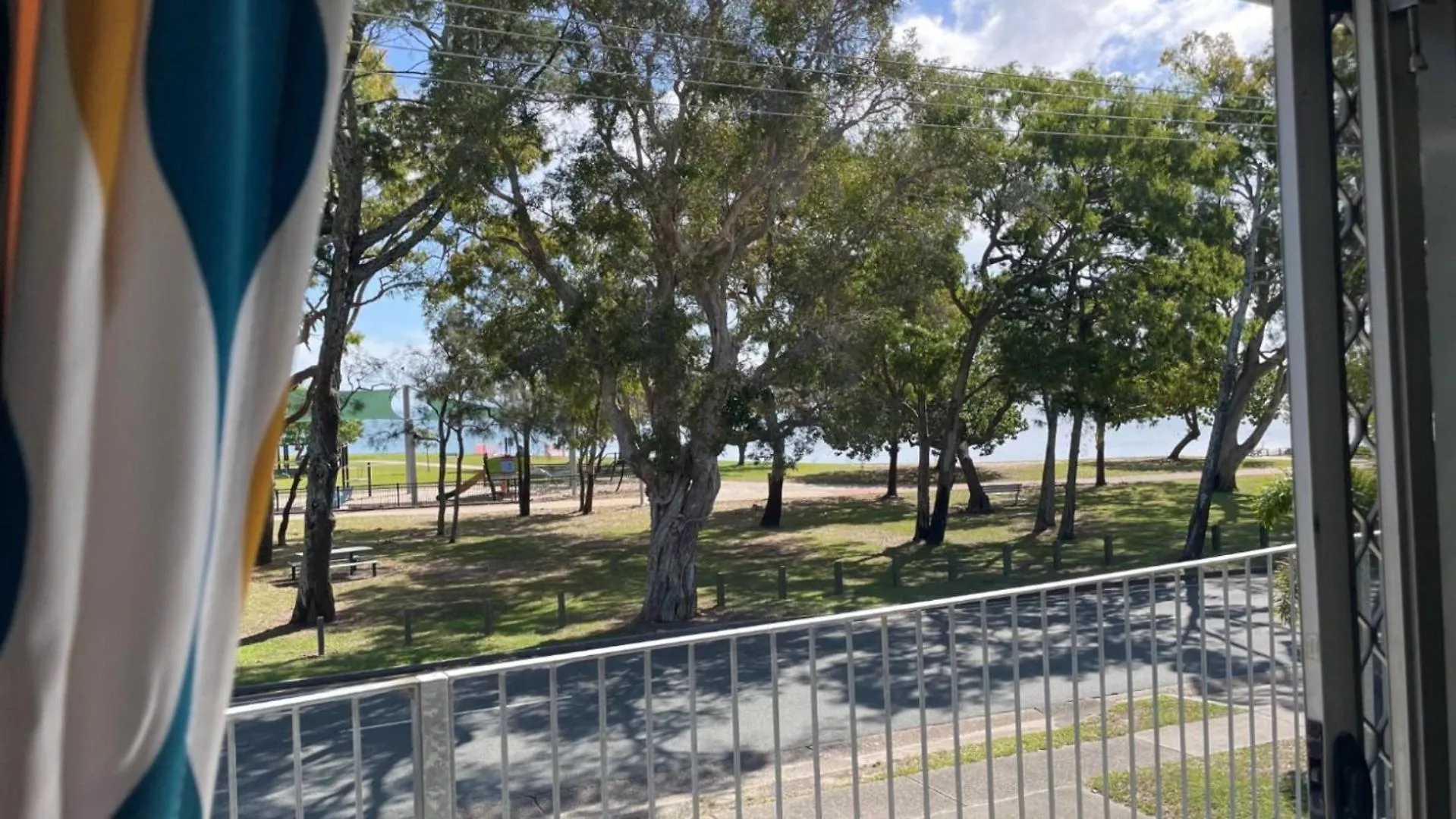 First Floor Unit Close To Shops, Park And Waterfront! Bongaree Casa de Férias